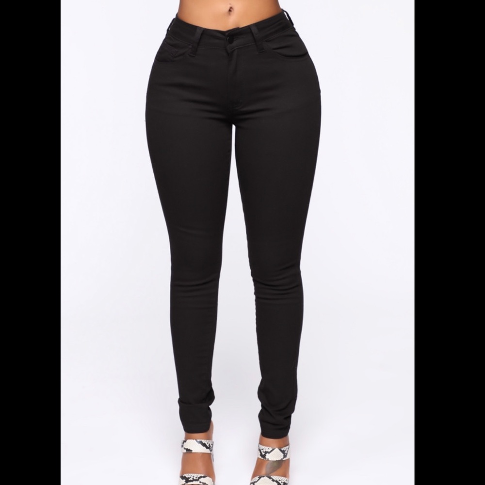 Fashion Nova Rock Me Roll Me Jeans ( never worn )